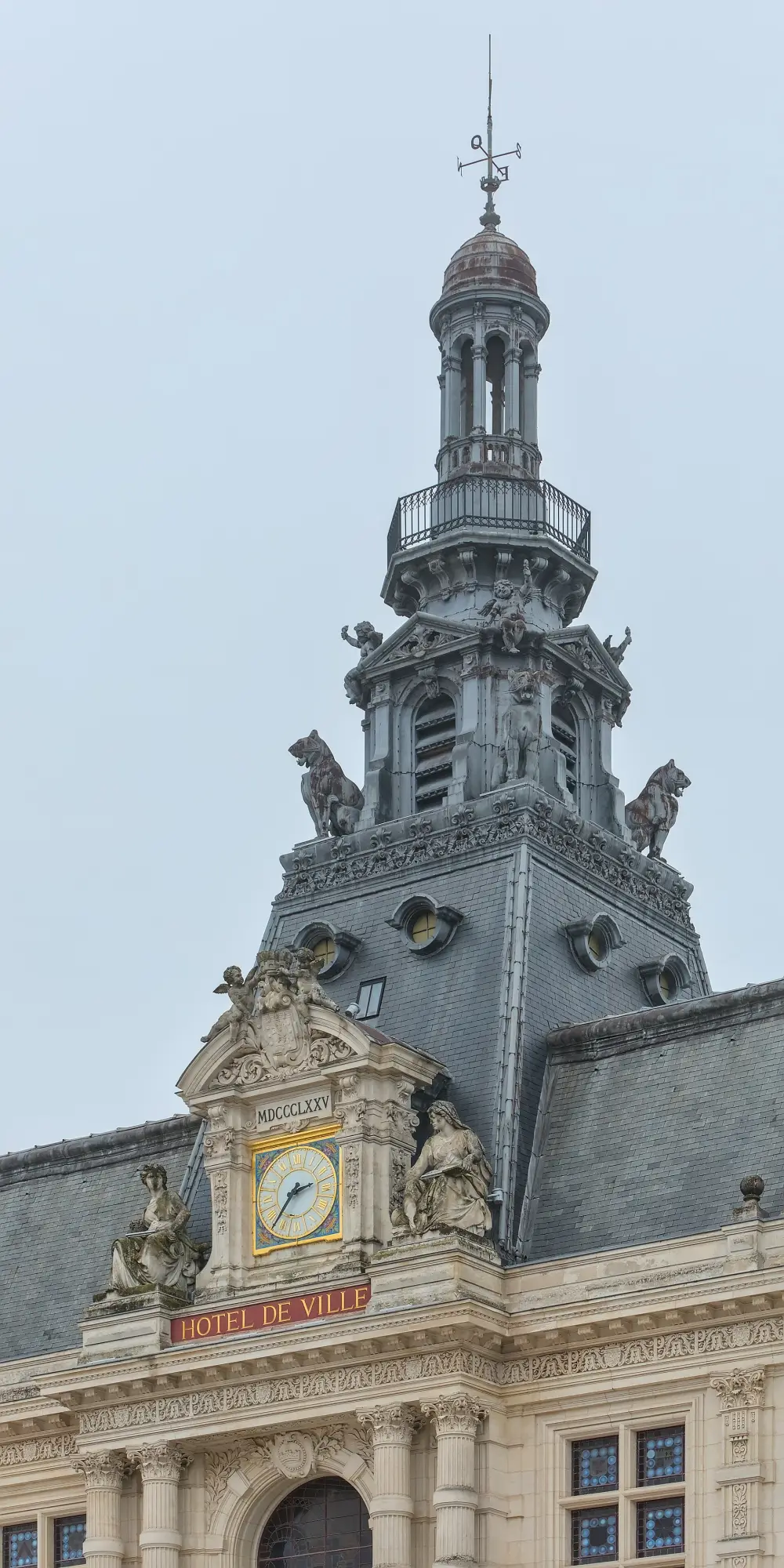 Hôtel de ville et institutions territoriales