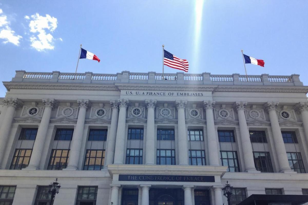 Amabassade des États-Unis et de France : postes diplomatiques et consulaires