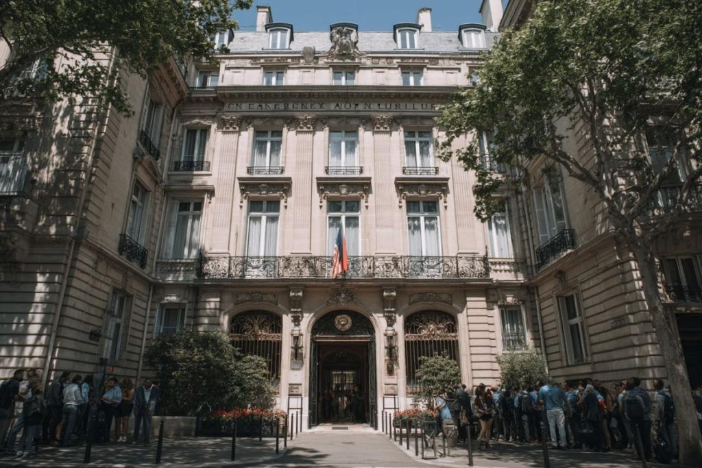 Ambassade de Gambie à Paris : services consulaires et visa pour voyageurs