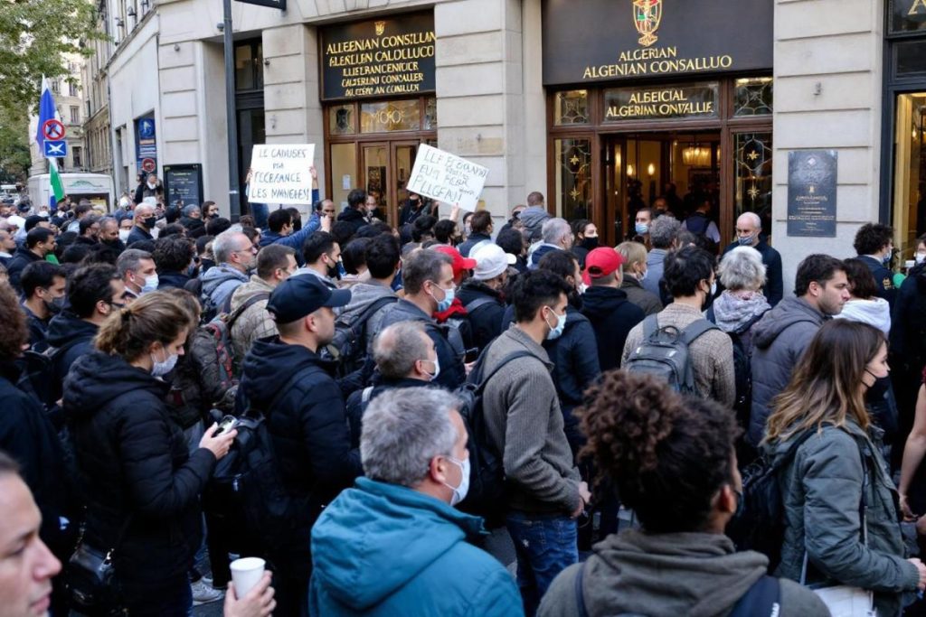 Les consulats algériens en France à nouveau pris d’assaut